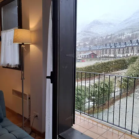 Apartment Confortable Y Espacioso Auet 2